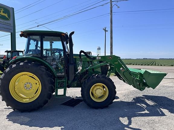 Image of John Deere 6135E equipment image 4