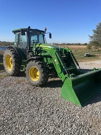 Image of John Deere 6135E equipment image 1