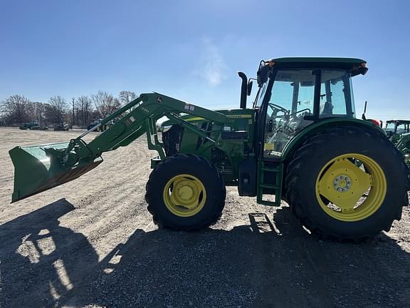 Image of John Deere 6135E equipment image 2