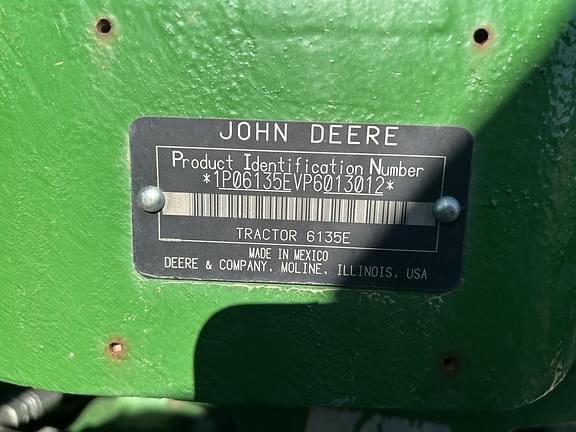 Image of John Deere 6135E equipment image 4