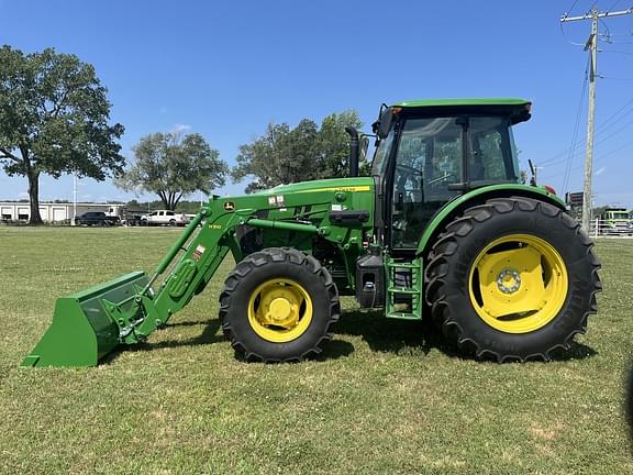 Image of John Deere 6135E equipment image 1