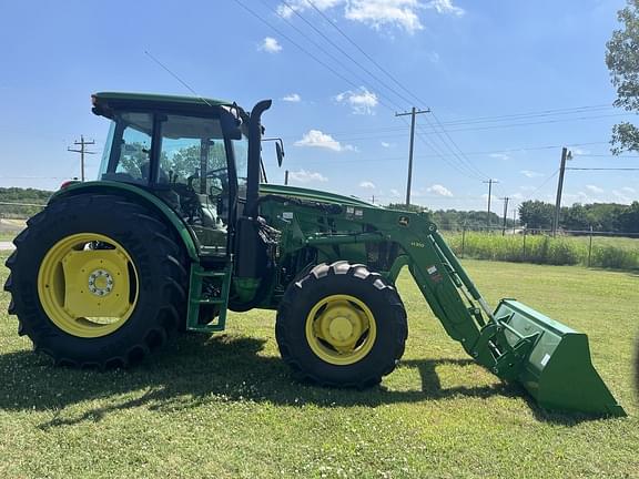 Image of John Deere 6135E equipment image 4