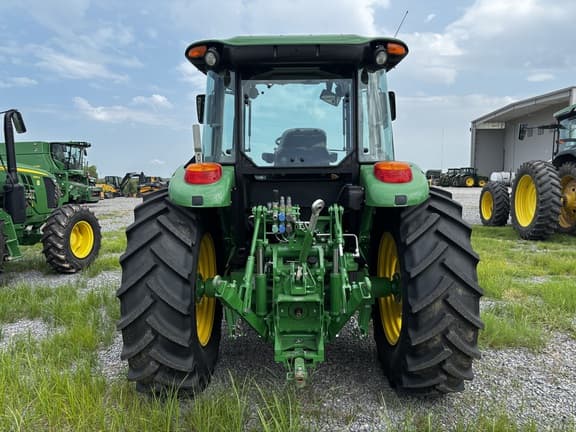Image of John Deere 6135E equipment image 3