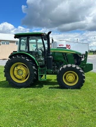 Image of John Deere 6135E equipment image 1