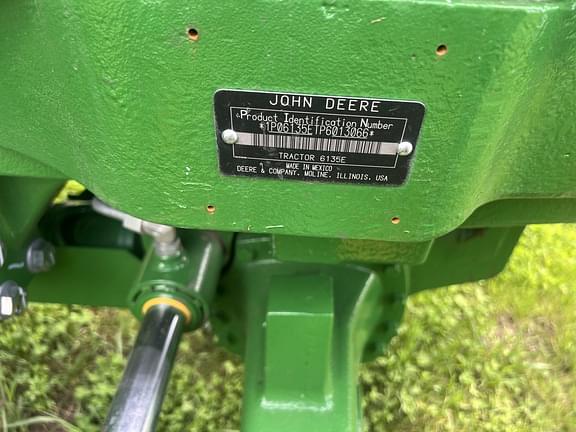 Image of John Deere 6135E equipment image 3