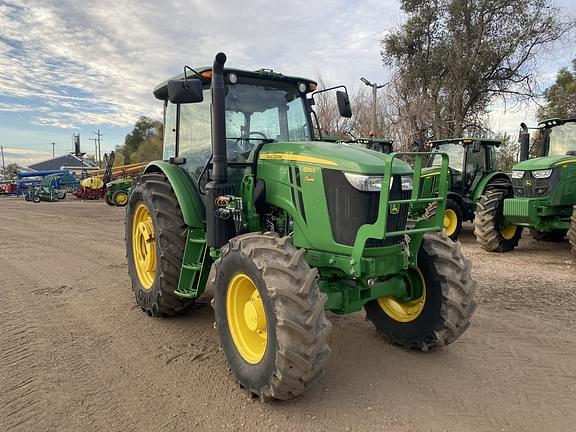 Image of John Deere 6135E equipment image 1