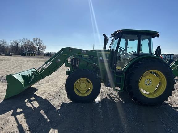 Image of John Deere 6135E equipment image 2