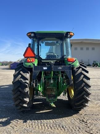 Image of John Deere 6135E equipment image 3
