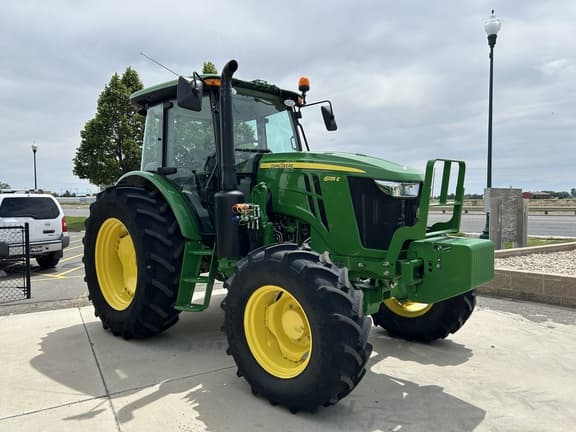 Image of John Deere 6135E equipment image 1