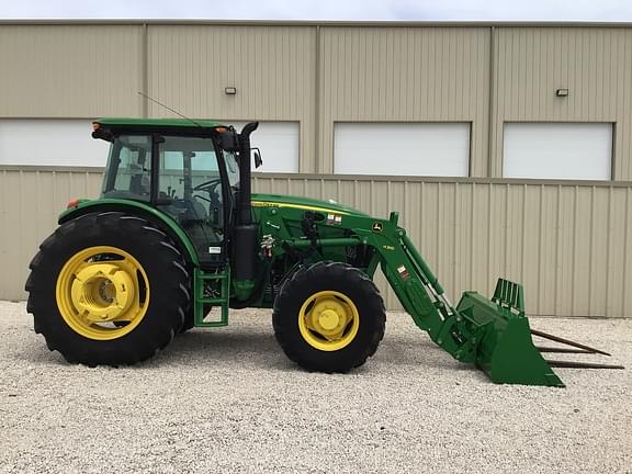 Image of John Deere 6135E equipment image 1