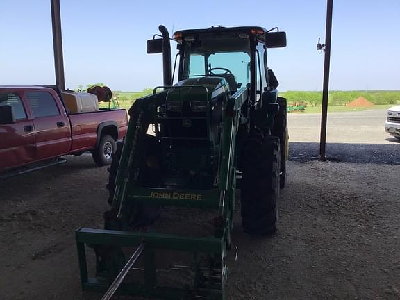 Image of John Deere 6135E equipment image 3