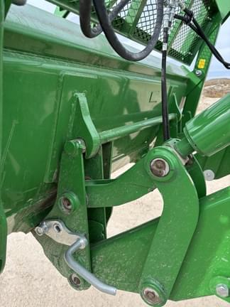 Image of John Deere 6135E equipment image 3