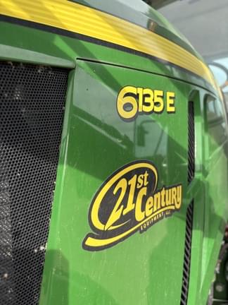 Image of John Deere 6135E equipment image 4