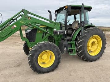 Main image John Deere 6135E