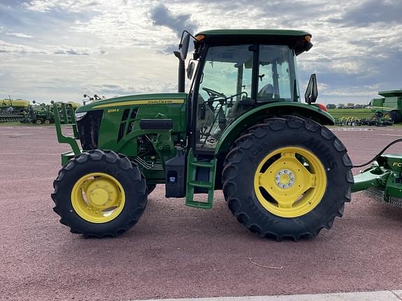 Image of John Deere 6135E equipment image 4