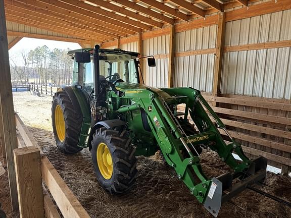 Image of John Deere 6135E equipment image 4