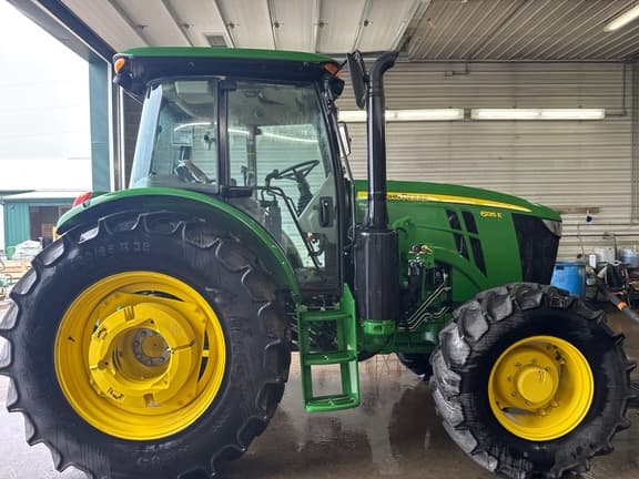 Image of John Deere 6135E equipment image 3