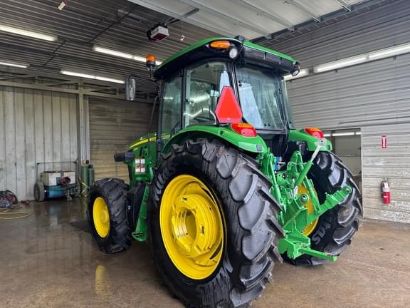 Image of John Deere 6135E equipment image 3