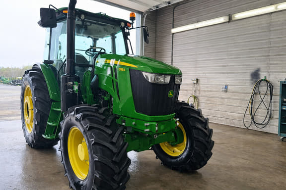 Image of John Deere 6135E equipment image 2