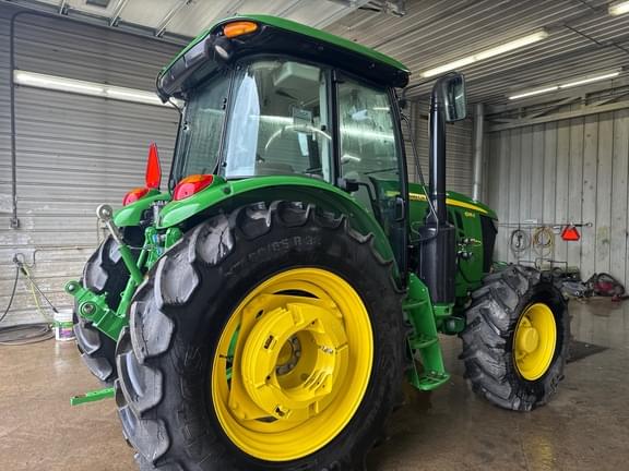 Image of John Deere 6135E equipment image 4