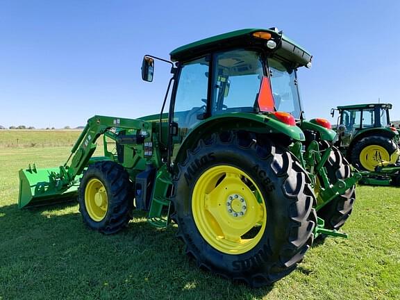 Image of John Deere 6135E equipment image 4