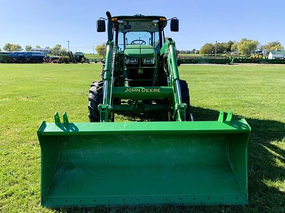 Image of John Deere 6135E equipment image 1