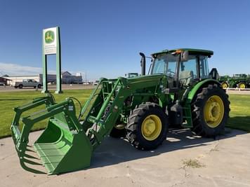 Main image John Deere 6135E