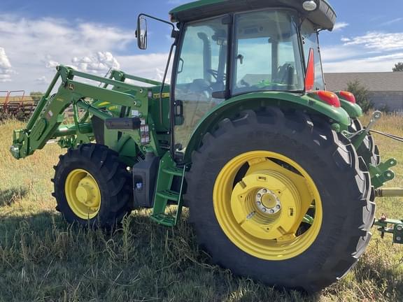 Image of John Deere 6135E equipment image 1