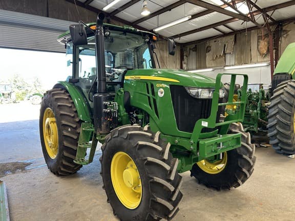 Image of John Deere 6135E equipment image 2