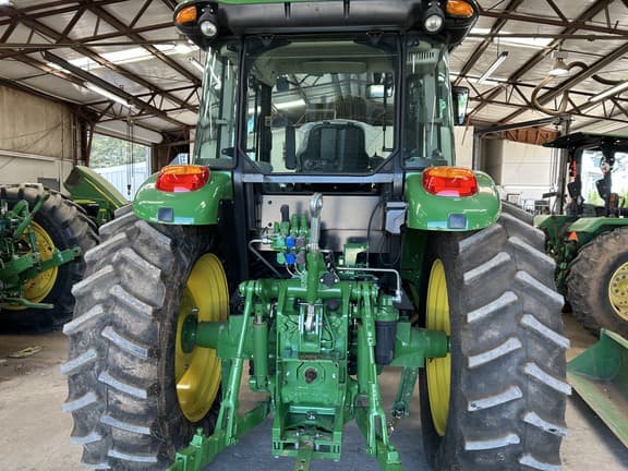 Image of John Deere 6135E equipment image 4