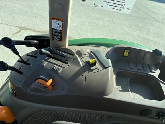 Image of John Deere 6135E equipment image 2