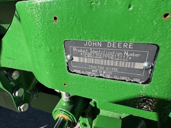 Image of John Deere 6135E equipment image 2