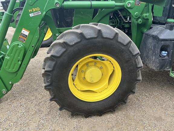 Image of John Deere 6135E equipment image 4