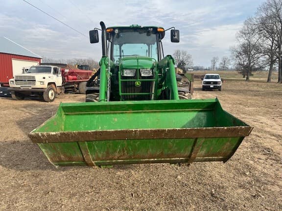 Image of John Deere 6135E equipment image 4