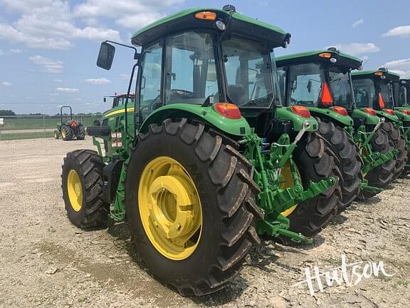 Image of John Deere 6135E equipment image 4