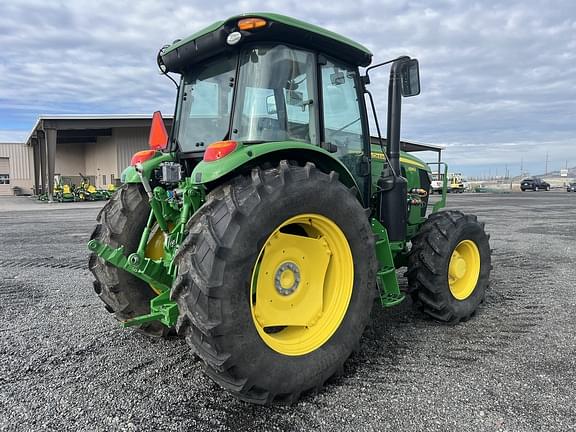 Image of John Deere 6135E equipment image 4