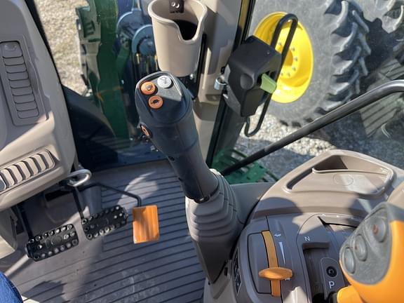 Image of John Deere 6145M equipment image 4