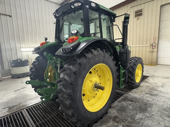 Image of John Deere 6145M equipment image 4