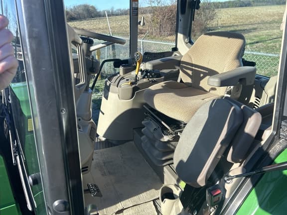 Image of John Deere 6145M equipment image 4