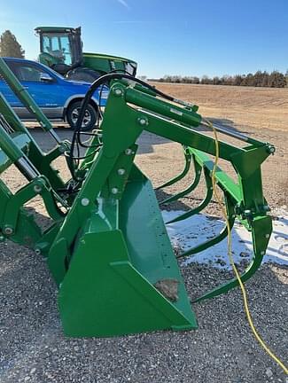 Image of John Deere 6155M equipment image 2