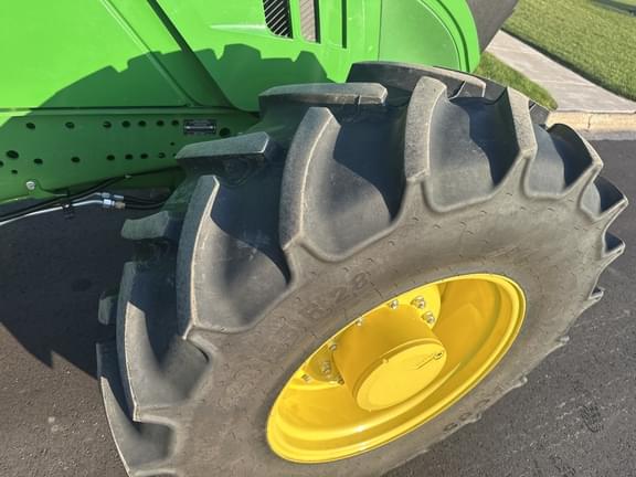 Image of John Deere 6155M equipment image 4
