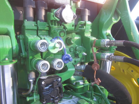 Image of John Deere 6155M equipment image 4