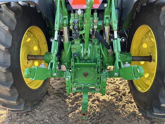 Image of John Deere 6155M equipment image 3