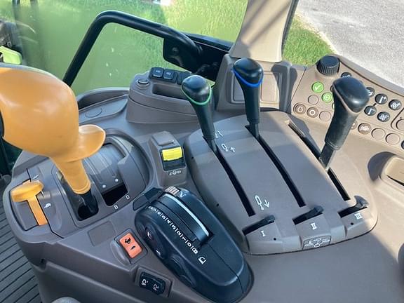 Image of John Deere 6155M equipment image 4