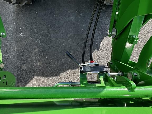 Image of John Deere 6155M equipment image 4