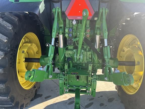 Image of John Deere 6155M equipment image 4