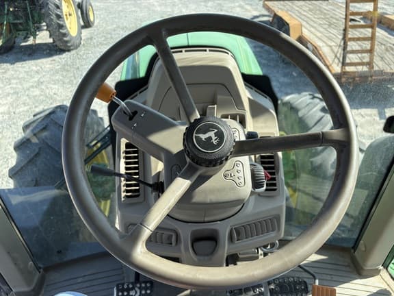 Image of John Deere 6155M equipment image 4