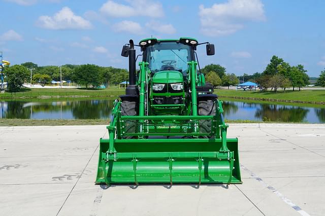 Image of John Deere 6155M equipment image 4
