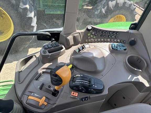 Image of John Deere 6155M equipment image 4