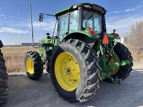 Image of John Deere 6155M equipment image 4